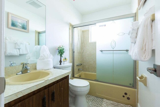 Photo - 343 Balsam St