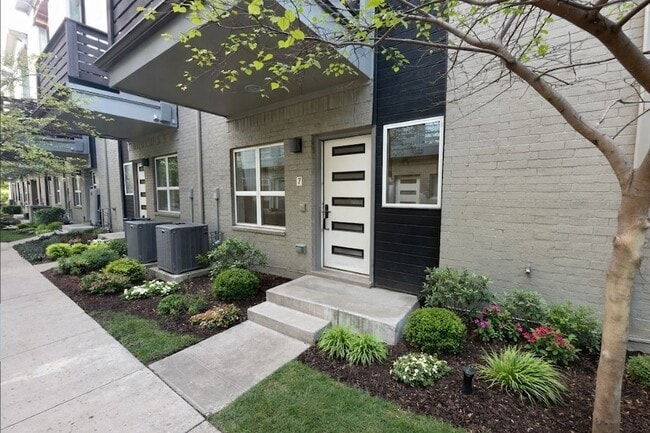 Building Photo - 4910 Live Oak St