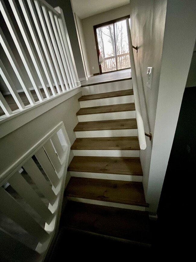 Building Photo - 2008 Juniper Dr Unit B