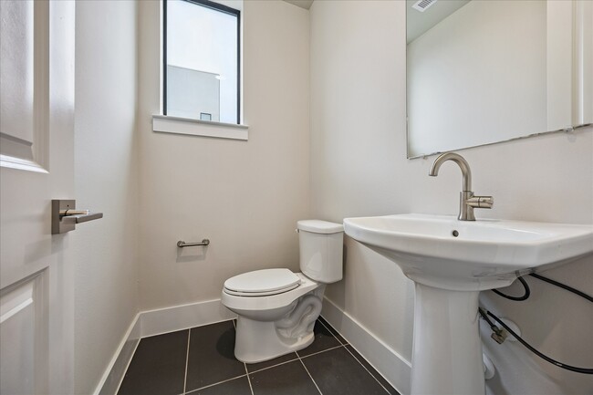 Photo - 2401 Crawford St Unidad C4B
