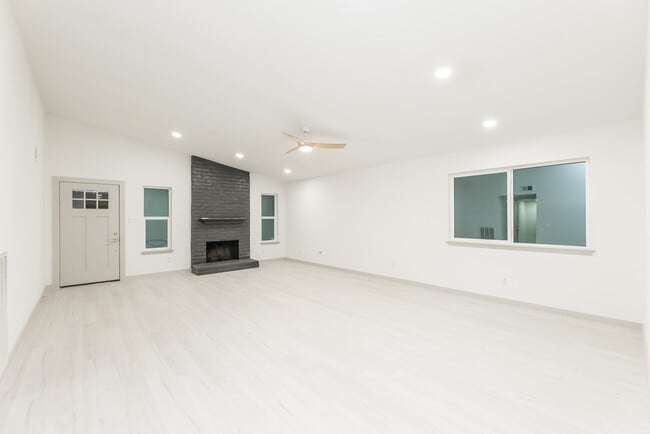 Photo - 7115 Falling Waters Dr