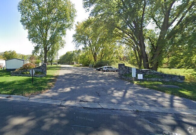 Building Photo - 601 Wauona Trl Unit #54 Rental