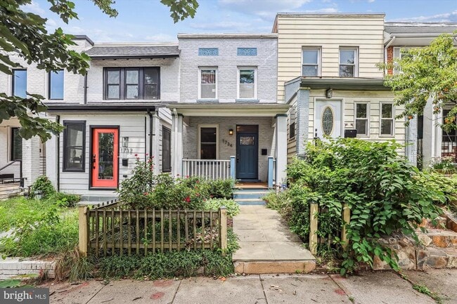 Building Photo - 1734 L St NE Rental