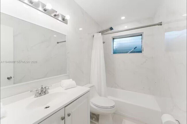 Photo - 4017 Monroe St