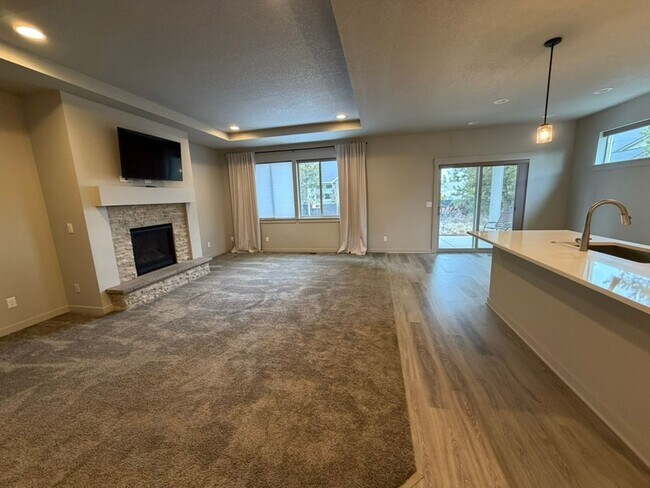 Photo - Immaculate 3-Bedroom Home with Open Layout in Crescent Creek