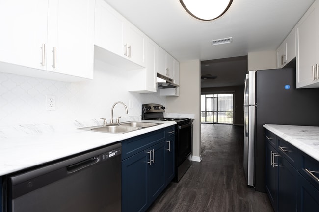 Photo - Westshore Crossing