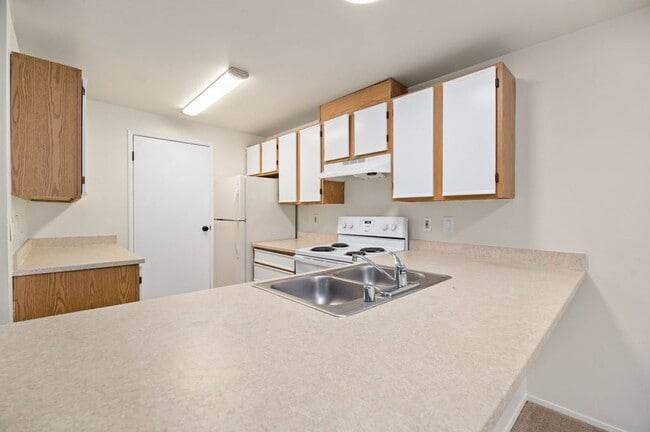 Photo - ?North Creek Townhomes – Spacious Homes in...