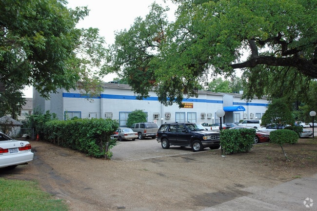 Photo - Royal Court Apartments