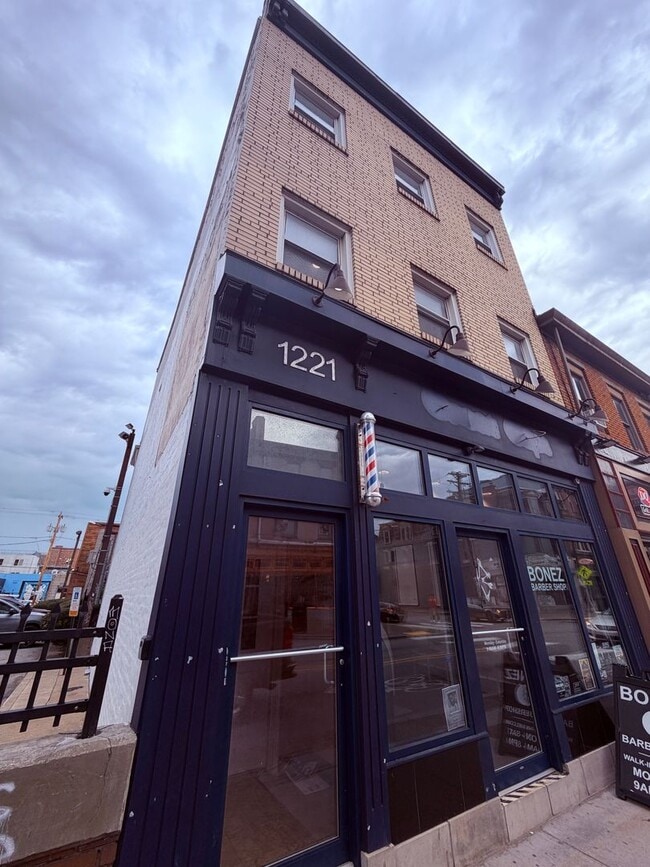 Building Photo - 1221 E Carson St Unit 1