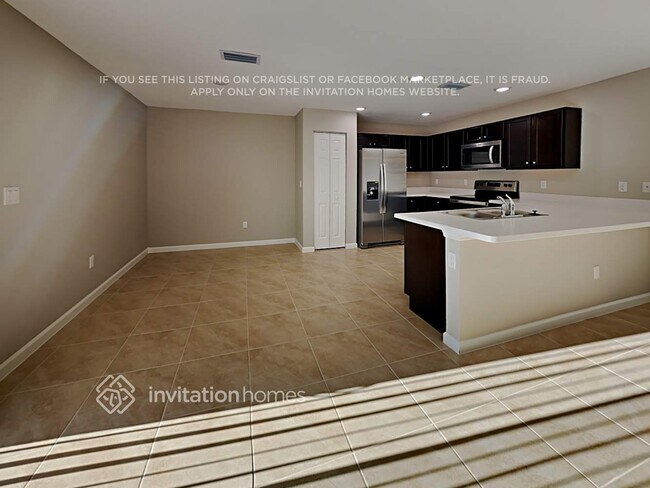 Photo - 560 SW Nagle Pl