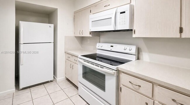 Building Photo - 9150 NW 38th Dr Unit 301