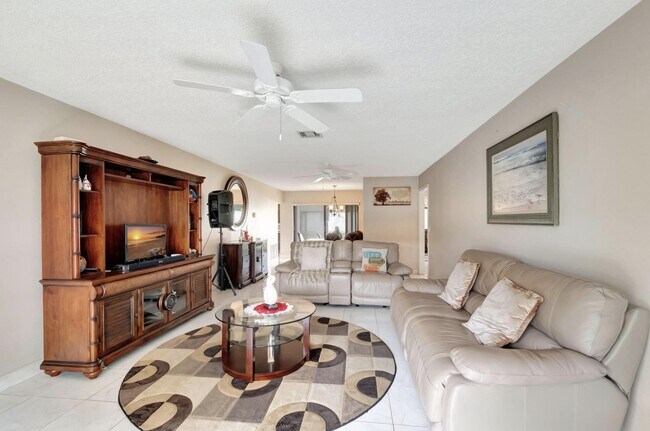 Photo - 4660 Greentree Pl Unidad 105b