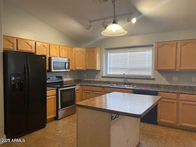 Photo - 533 E Angeline Ave