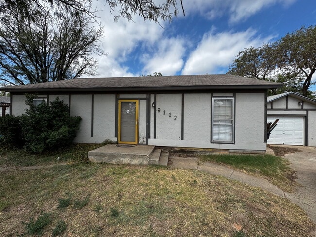 Building Photo - Beautiful House Located Near Movie Theater...