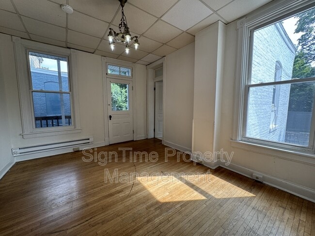 Building Photo - 117-121 East Antietam Street - 121 2nd Fl A Rental