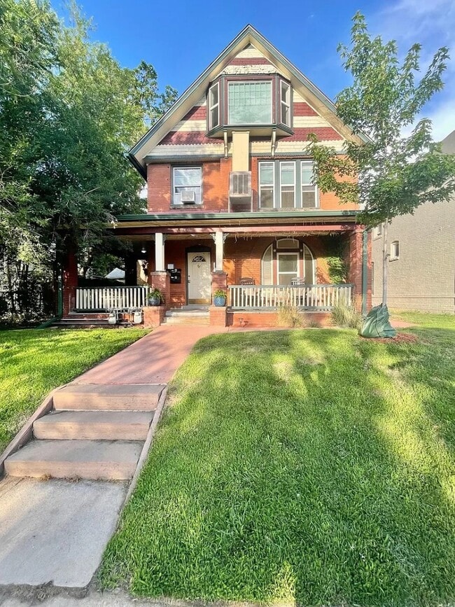 Building Photo - Charming Unit 1