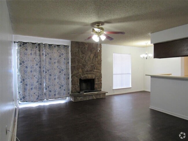 Building Photo - 17331 Red Oak Dr Unit 15 Rental