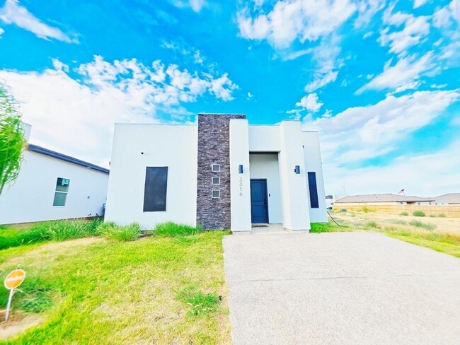 Building Photo - 2316 Mango Rd Rental