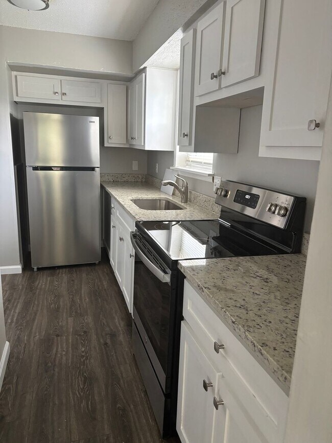 Photo - 2711 Clayton Dr NW