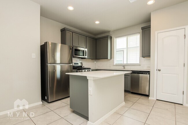 Photo - 252 Fabion St