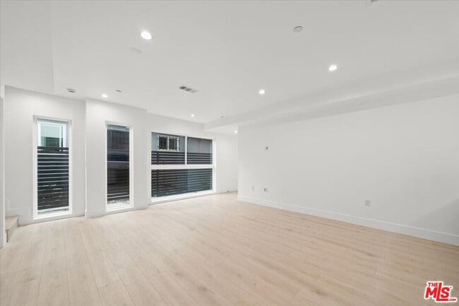 Photo - 4922 S Centinela Ave Unit 2