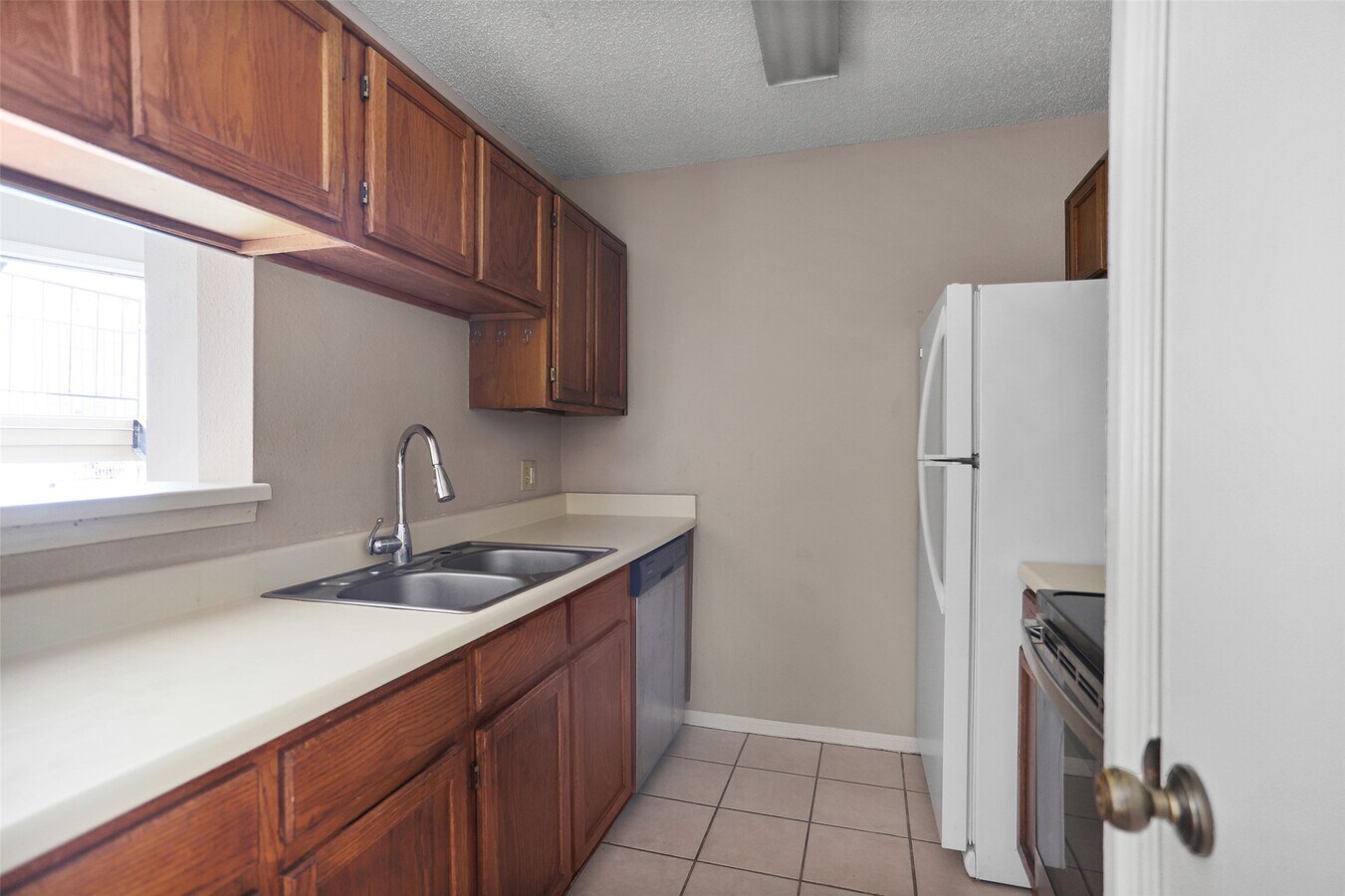 Photo - 2121 Hepburn St Unit 613