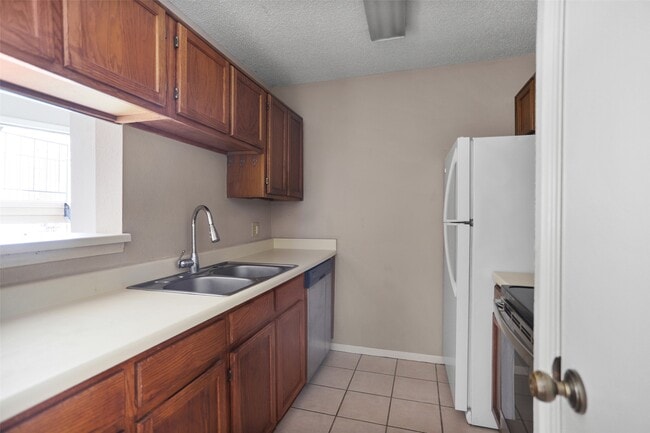 Photo - 2121 Hepburn St Unit 613