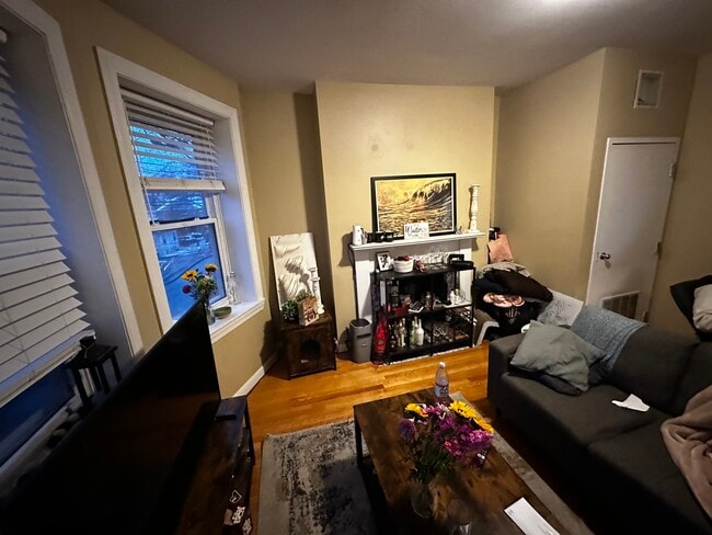 Photo - 17 Highgate St Unit 4