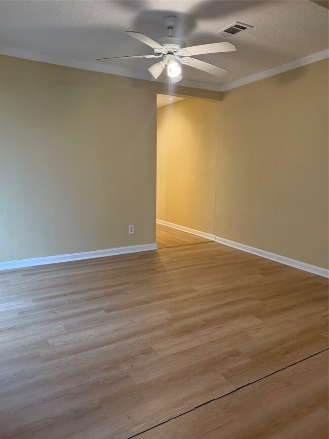 Photo - 1504 Lawrence Ave
