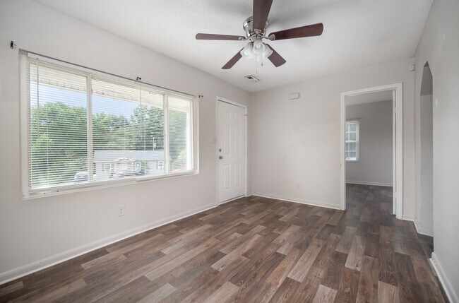 Photo - 1043 Mountain Crest Dr