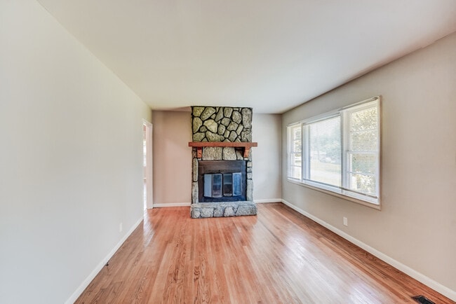 Photo - 908 9th Ave
