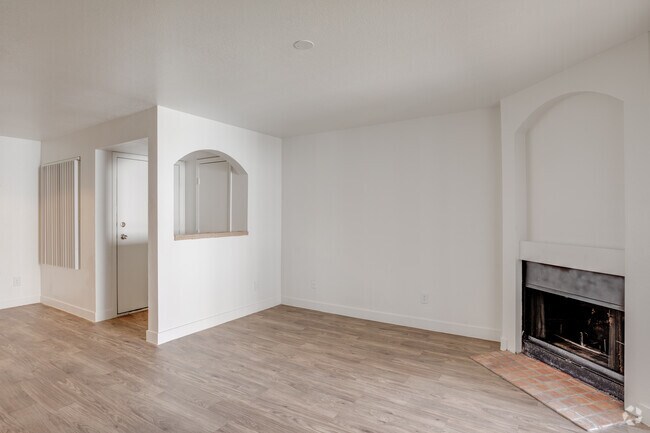 1BR, 1BA - 749 SF