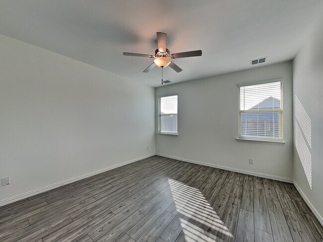 Photo - 5604 Elwood Dr