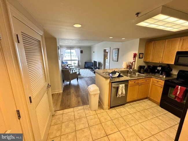 Building Photo - 777 7th St NW Unit 1006
