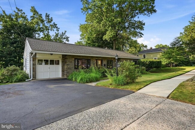 Photo - 840 Delmont Dr