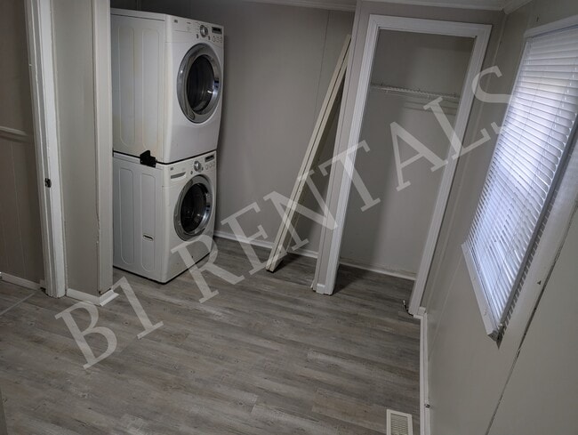 Photo - 361 Hege Ave