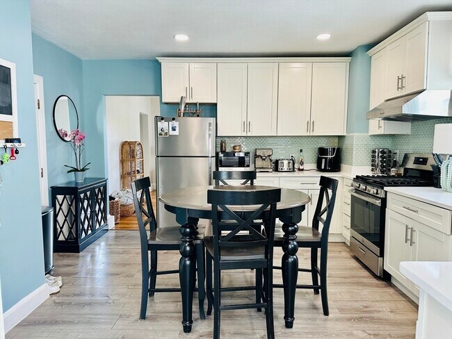 Photo - 56-58-58 Lexington St Unidad 56