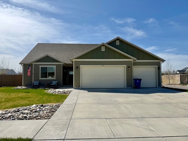 Building Photo - 4 bed 3 bath home in Bozeman.
