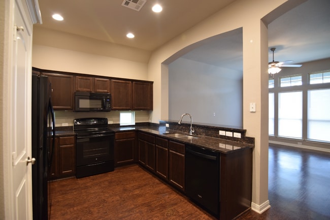 Photo - 3520 Addison St