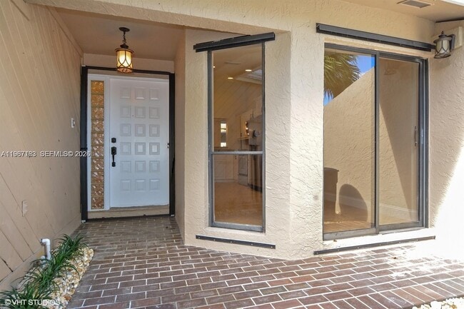 Photo - 6720 Canary Palm Cir