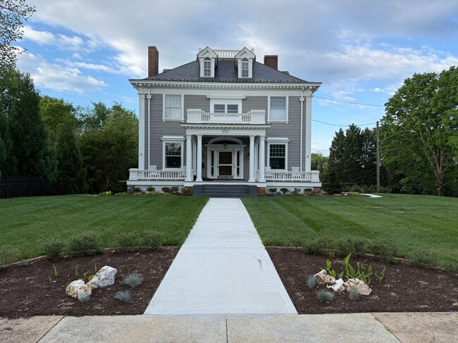 Building Photo - 2021 Rivermont Ave Unit B