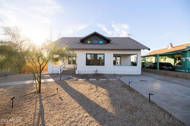 Photo - 326 N 17th Dr