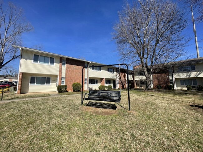 2 Bedroom 2.5 Bathroom Condo! - 2 Bedroom 2.5 Bathroom Condo!