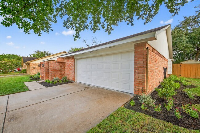 Photo - 19543 Quiet Brook Dr