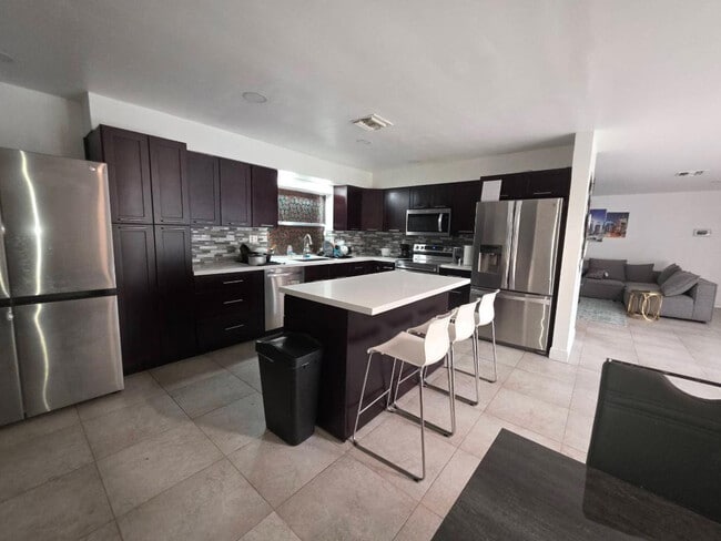 Photo - 690 NW 68th Ave