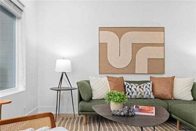 Photo - 1438 Walker Pl SE