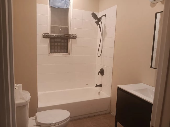 Photo - 5001 W Chicago Ave Unidad 1