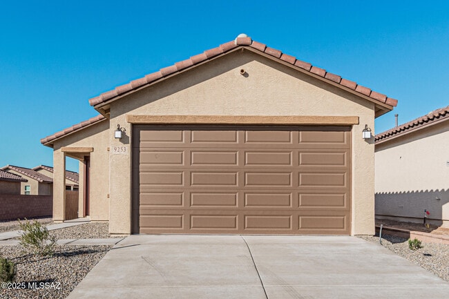 9253 N Agave Gold Rd