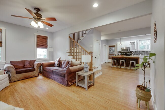 Photo - 139 Hillside St