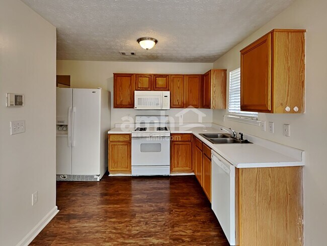 Photo - 1752 Chanson Pl NE